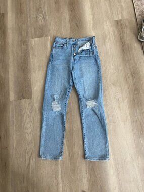 Levi’s Wedgie Straight Jeans Light Wash Distressed High Rise 26 Petite